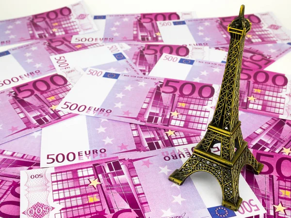 Банкноты Номиналом 500 Евро Копией Эйфелевой Башни Фоне Европейской Валюты — стоковое фото