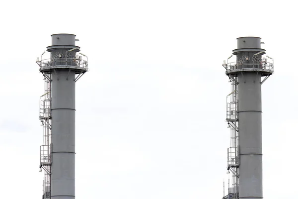 Doğal gaz kombine çevrim güç santrali elektrik santrali sanayi beyaz arka plan üzerinde.