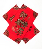 Červená složka izolovaných na bílém pozadí za dar čínský Nový rok. Čínský text na obálce, což znamená šťastný čínský Nový rok.