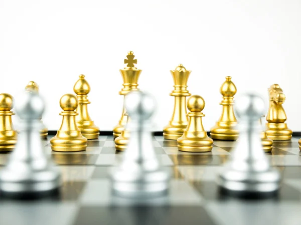 Gold Und Silberkönig Und Schachritter Auf Weißem Hintergrund Leader Und — Stockfoto