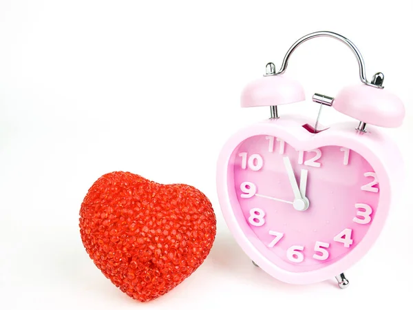 Relógio Alarme Rosa Forma Coração Isolado Fundo Branco Dia Dos — Fotografia de Stock