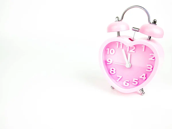 Reloj Despertador Rosa Forma Corazón Aislado Sobre Fondo Blanco Día — Foto de Stock