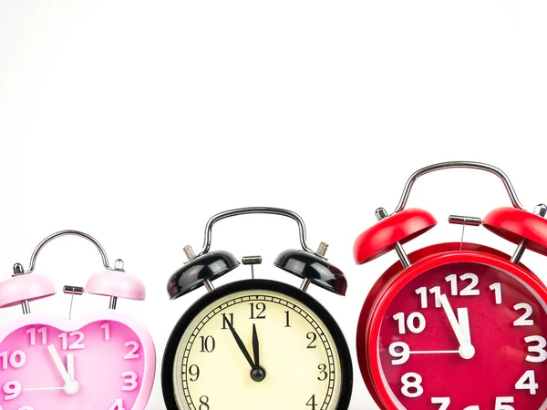 Drie Alarm Clock Rood Roze Zwart Geïsoleerd Witte Achtergrond — Stockfoto