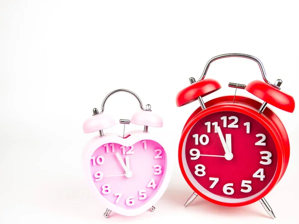 Relógio Alarme Vermelho Rosa Forma Coração Isolado Fundo Branco Dia — Fotografia de Stock