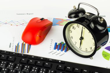 Klavye ve çalar saat hesaplamaları, tasarruf, finans ve ekonomi kavramı.