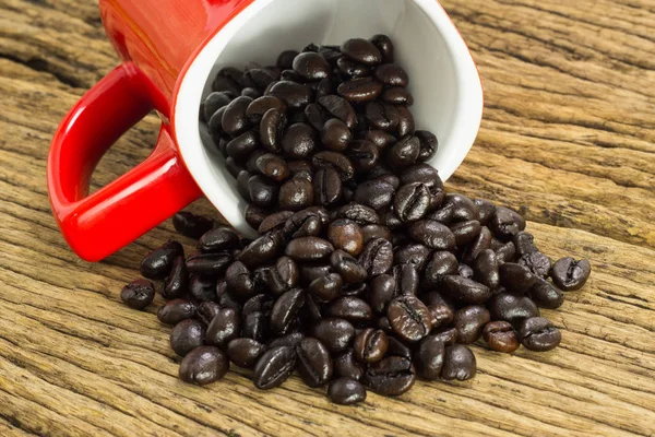 Granos Café Con Taza Café Sobre Fondo Madera —  Fotos de Stock