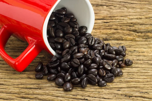 Kaffeebohnen Mit Kaffeetasse Auf Holzgrund — Stockfoto