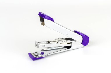 Beyaz arka plan üzerinde Max zımba.