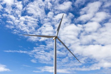 Rüzgar Türbini - yenilenebilir enerji kaynağı.