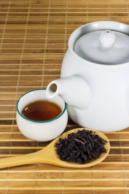 Çay Kupası çay yaprağı ile