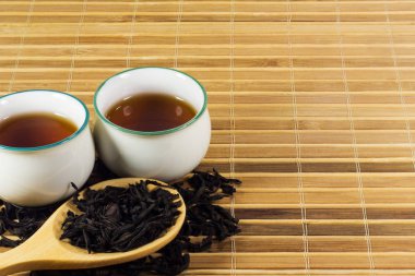 Çay Kupası çay yaprağı ile