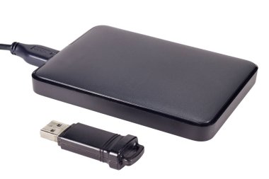 Dış sert götürmek ve Usb sürücü üzerinde beyaz arka plan izole