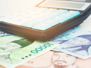 Güney Kore banknot para birimini yakın makro ile hesap makinası, Kore para kazandı.