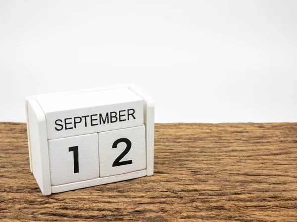 Septiembre Calendario Madera Cubo Blanco Sobre Madera Vintage Fondo Blanco —  Fotos de Stock