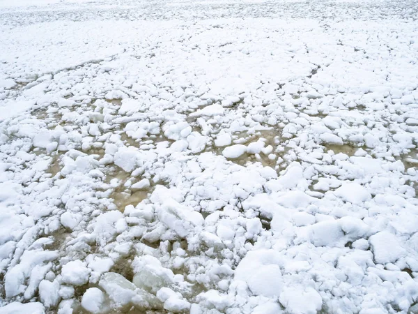 Gelo à deriva no mar com Helsínquia, Finlândia — Fotografia de Stock