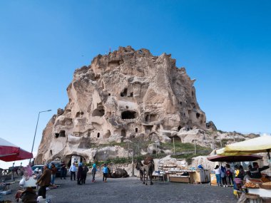 Kapadokya, Türkiye - 04 Mayıs 2019 : Uçhisar Kalesi Önü.