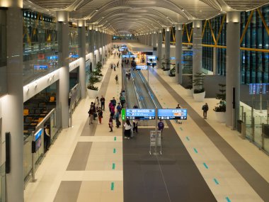 İstanbul, Türkiye - 30 Nisan 2019 : Depar'da kimliği belirsiz kişiler