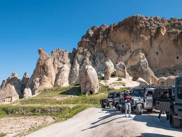 Kapadokya, Türkiye - 04 Mayıs 2019: Gezi mağarasının jeep safarisi