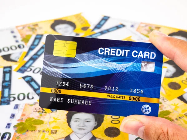 Kore banknotlar arka plan mavi dünya çapında kredi kartı. — Stok fotoğraf