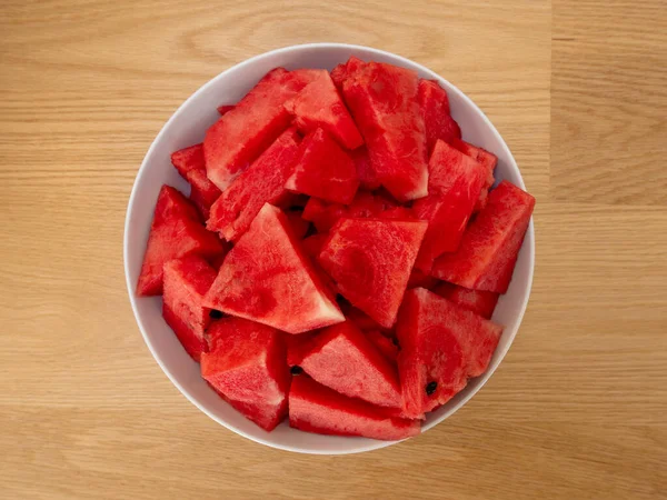 Kubus Plakjes Van Een Rijpe Watermeloen Een Bord Selectieve Focus — Stockfoto