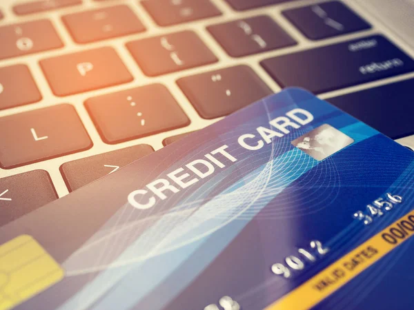 Kredi Kartı Klavyeyi Kapat Online Alışveriş Kavramı — Stok fotoğraf
