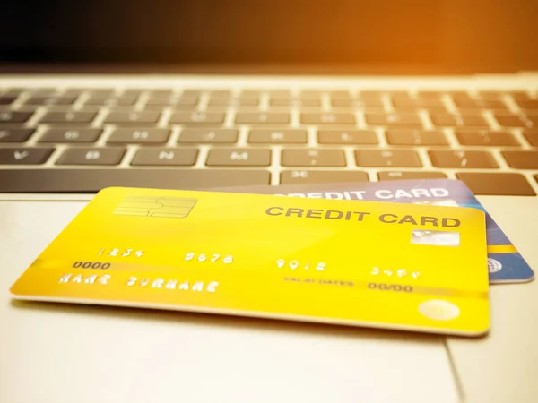 Kredi Kartı Klavyeyi Kapat Online Alışveriş Kavramı — Stok fotoğraf