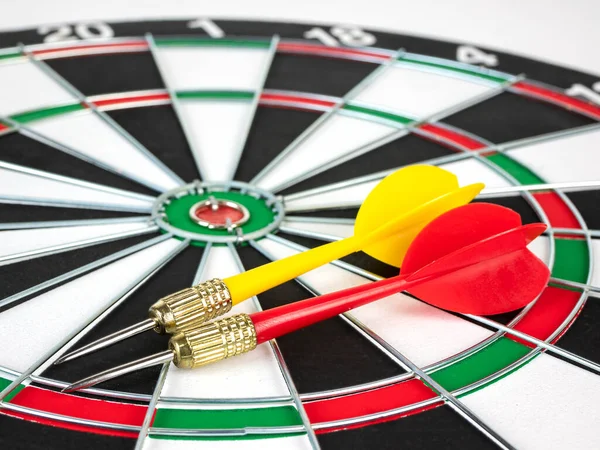 Red Yellow Dart Arrows Dartboard — Stock Photo, Image