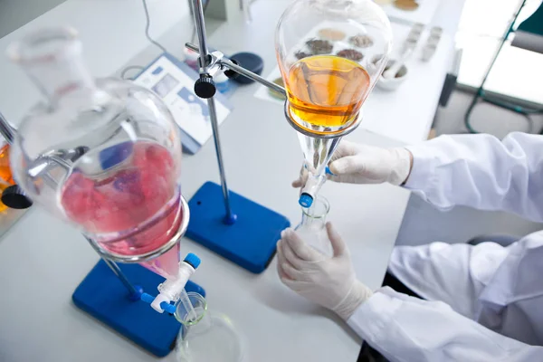 Extracções de azeitonas em laboratório — Fotografia de Stock