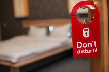 Otel odası iç, otel oda yatak odası, çiçek, daire oda ile otel odasında