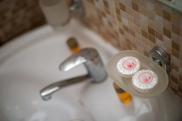 Otel banyo sabun, daire şampuan