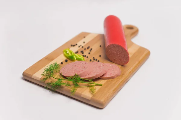 Leckere Wurst Und Brot Mit Salat Und Tomaten Zum Mittagessen — Stockfoto