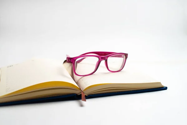 Caderno Com Óculos Caneta Livro Com Óculos Caderno Azul Com — Fotografia de Stock