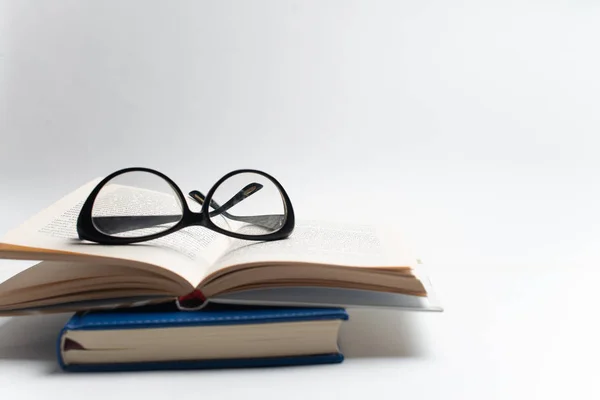 Caderno Com Óculos Caneta Livro Com Óculos Caderno Azul Com — Fotografia de Stock