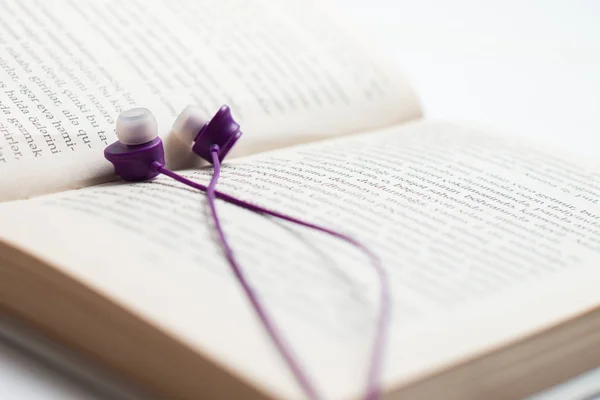 Áudio Livro Conceito Headphones Livro Relaxe Com Fone Ouvido Livro — Fotografia de Stock