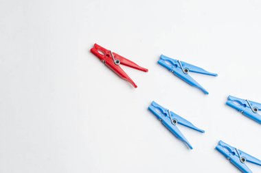 Renkli ip PIN ceketler