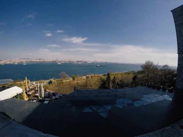 Meerblick von topkapi sarayi auf Istanbul — Stockfoto