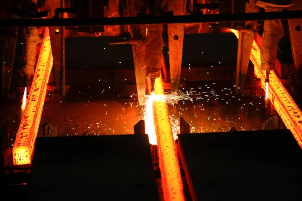 Сталеві Заготовки Різанні Факелів Металургійному Заводі Металургійне Виробництво Важка Промисловість — стокове фото
