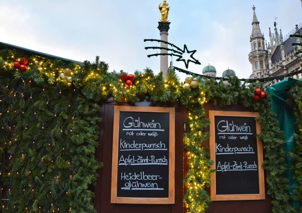 Noel Tatil Içki Menüsünde Noel Pazarı Münih Almanya — Stok fotoğraf