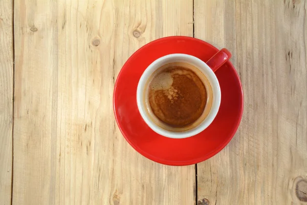 Rote Kaffeetasse Auf Holzgrund — Stockfoto