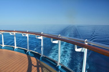 Cruise Gemi kıç. Karayip Denizi uyan