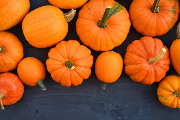 Citrouilles Sur Fond Bois Noir — Photo