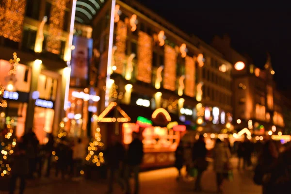 Verschwommene Nächtliche Straße München Deutschland Der Weihnachtszeit Weihnachtsbeleuchtung Und Dekoration — Stockfoto