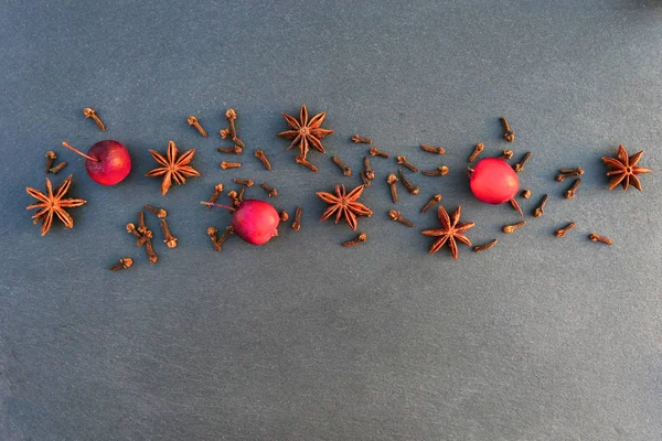 Especias Navideñas Mini Manzanas Sobre Fondo Piedra Decoración Natural Aromática — Foto de Stock