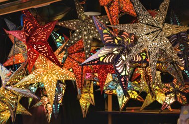 Noel almadıysan süslemeleri Noel piyasasında yıldız