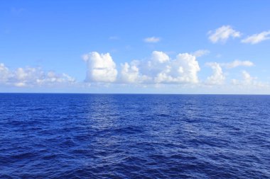 Sabah görünümünde Karayip Denizi.