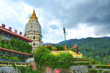 George Town, Penang, Malezya - 29 Eylül 2015: Kek Lok Si Budist Tapınağı Penang Adası, Malezya Georgetown'da. Malezya en büyük Budist Tapınağı olduğunu.