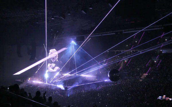 Roger Waters actúa en el concierto de Us + Them tour en Polonia . — Foto de Stock