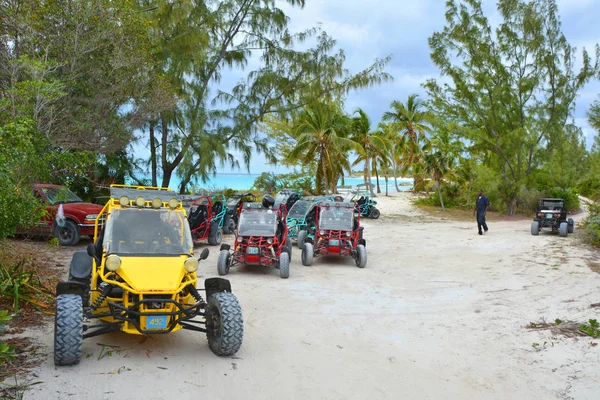 Buggy car off road tour across Eleuthera island. — Stock Photo, Image