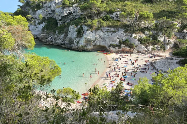 Beautiful beach with turquoise water in bay Cala Macarelleta on Menorca — Stock Photo, Image