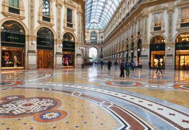 Milano'da ünlü Galleria Vittorio Emanuele Ii.
